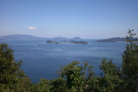 女木島の鷲ヶ峰の山頂より東方を望む