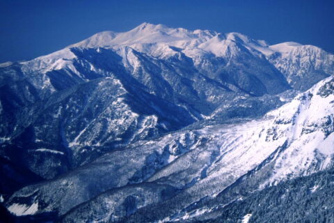 ​西穂高岳から望む春の乗鞍岳