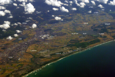ja:加賀三湖、ja:小松飛行場、ja:日本海空撮画像。