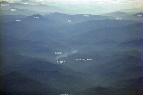 ​奥から尾瀬沼、燧ヶ岳、尾瀬、奥只見湖、田子倉湖空撮。奥只見湖手前は奥只見丸山スキー場
