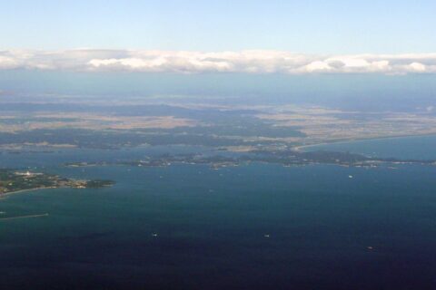 左奥・松島、中央・奥松島、右・石巻市街空撮画像。