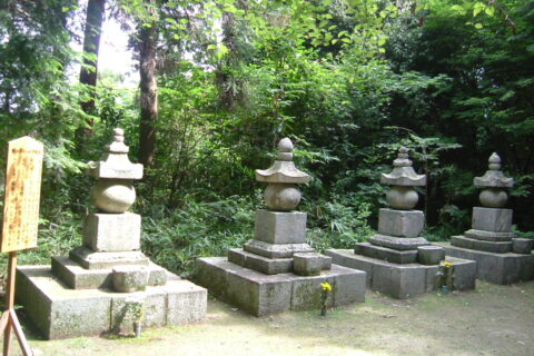 安土城織田信雄家系墓塔。（長谷川秀一邸跡）滋賀県蒲生郡安土町