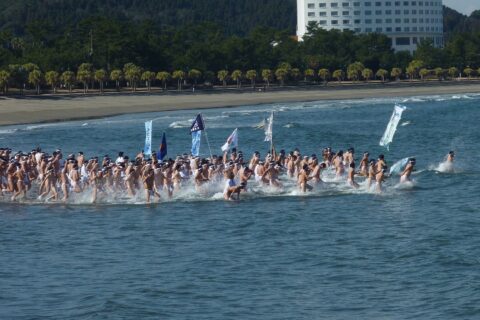 青島神社冬祭・「裸参り」（2011年）