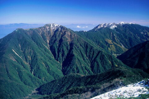 仙丈ヶ岳から望む栗沢山、アサヨ峰と鳳凰三山