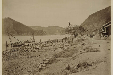 Bouw van den kaaimuur der Misumi havens. Foto van voor 1890