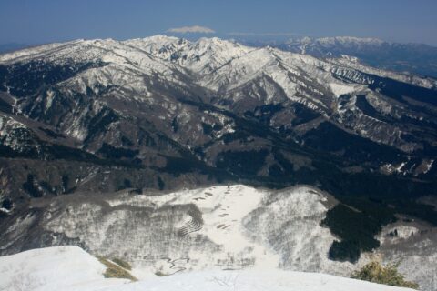 野伏ヶ岳から望む大日ヶ岳