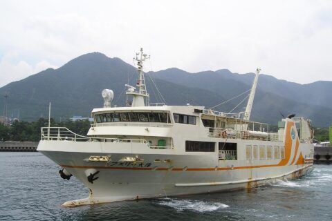 屋久島町が運航する「フェリー太陽」（鹿児島県屋久島町（屋久島）の宮之浦港にて）