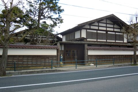山形県酒田市にある国指定史跡の旧鐙屋を大戸口側から