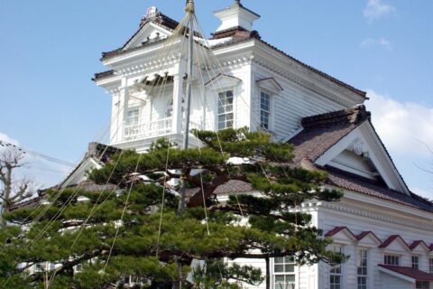 旧鶴岡警察署庁舎。致道博物館内。平成21年に重要文化財に指定[1]。