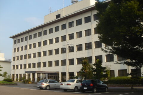 Kamo Sogo Chosya(Prefectural goverment office) in Ogaki(w:ja:可茂総合庁舎),Minokamo,Gifu,Japan(岐阜県美濃加茂市)で撮影。w:ja:国道21号沿線にある。