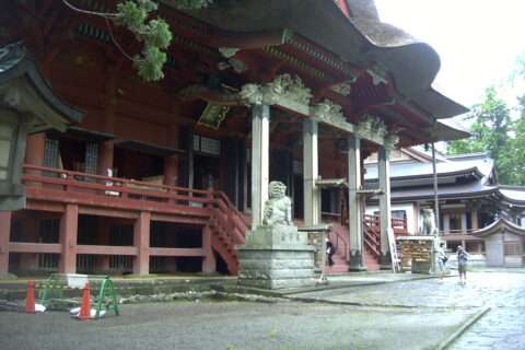 出羽神社・三神合祭殿。重要文化財。