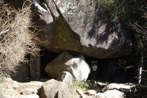 筑波山にある母の胎内くぐり