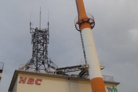 函館山テレビ送信所。これはHBCとTvh（共建）。 2014年6月14日、北海道函館市を旅行中に撮影。