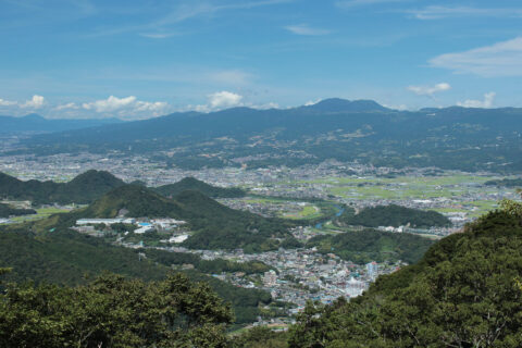 箱根山を南西(静岡県側)から望む。