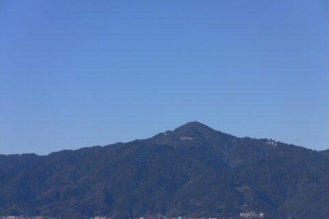 琵琶湖から見た比叡山