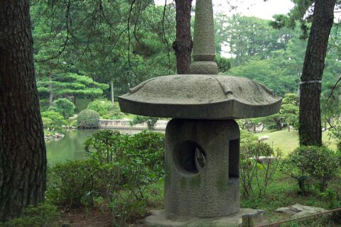 Yōkihi (Yang Guifei) stone lantern, so named for its supposed resemblance to her headdress, at Shukkeien, a garden near Hiroshima Castle, Hiroshima, Japan. I took this photo and contribute my rights in the file to the pu