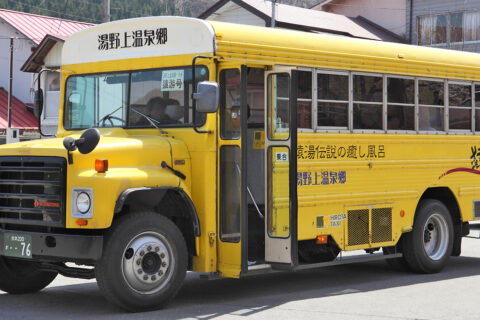 広田タクシーが大内宿観光用に導入したインターナショナル・ハーベスター・S-1700、猿遊号。バイオディーゼル燃料を使用する。