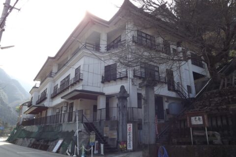 石鎚山極楽寺の金剛閣
