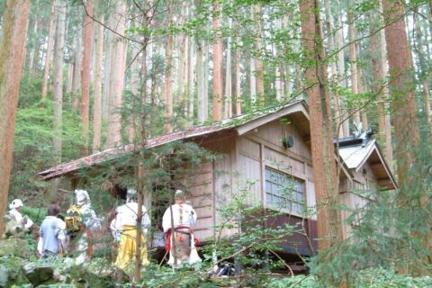 石鎚山極楽寺の奥の院天河寺跡のお堂