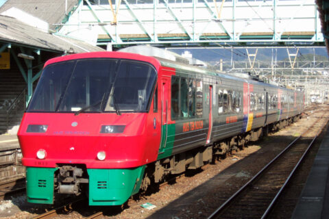 JR Kyushu 783 series EMU on a "Huis Ten Bosch" service at Haiki Station