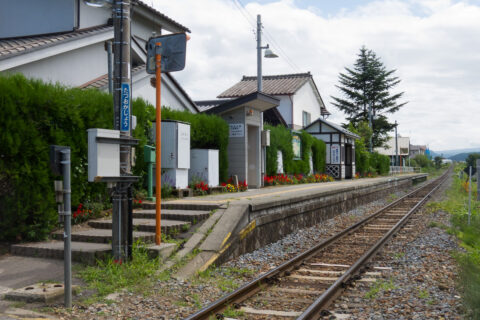 Tatsuokajo Station on JR East Koumi Line