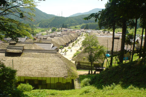ja:福島県ja:南会津郡ja:下郷町のja:大内宿の写真。 写真撮影：Fluffy_nns 撮影年月日：ja:2006年ja:7月26日 著作権：放棄します