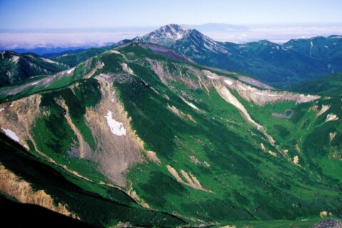 水晶小屋付近から望む祖父岳と黒部五郎岳