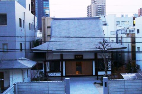 Jiko-ji temple in Shibuya, Tokyo, Japan)