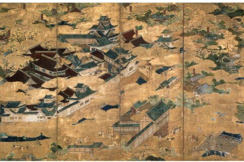 『聚樂第屏風圖』部分（三井記念美術館所蔵）。「聚楽第図屏風」 六曲一隻 桃山時代 16世紀。 この屏風では四層以上の高さの天守閣がそびえています。安土桃山時代の城壁は安土城も大坂城も黒漆を塗った黒壁ですが、この屏風では白壁です。天守閣の左下には現在数少ない聚楽第の遺構として残る梅雨の井と思われる。井戸も描かれています。本作品に描かれている壮麗な天守閣や咲き誇る桜からは、まさに絶頂期にあった秀吉の栄耀栄華が偲ばれる。作者は不明だが、聚楽第