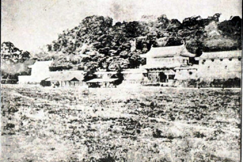 鹿児島城の写真。1873年に城内の施設が焼失していることから、1873年以前に撮影されたものとみられる。