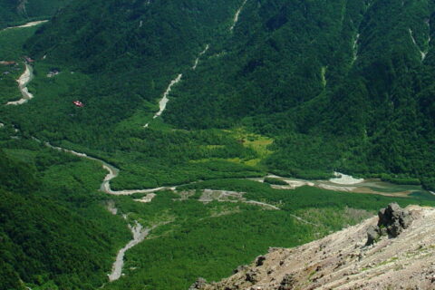 焼岳から望む上高地