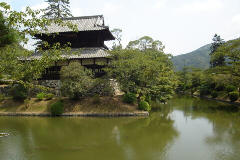 *旧岩国藩主吉川家の居館跡に建てられた錦雲閣 2006年8月11日、山口県岩国市にて投稿者撮影