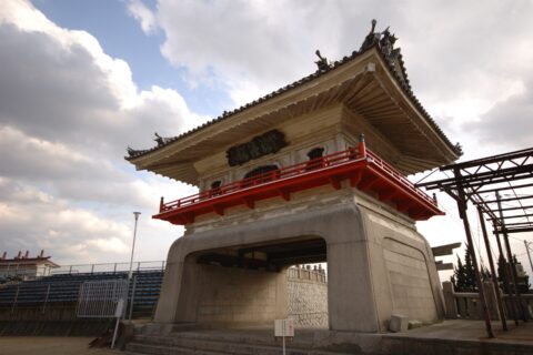 Saidaiji Temple festival town: the gate of stonework, built in 1819