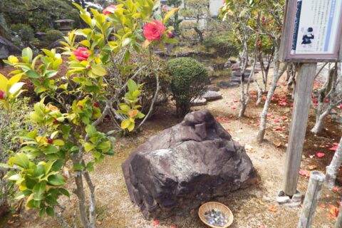 金泉寺 力石