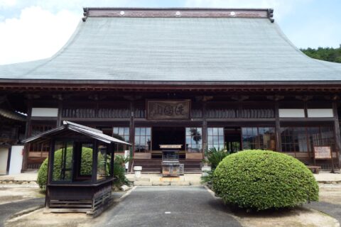 高昌寺の仏殿