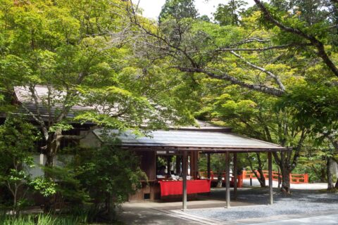 高野山奥の院 ガイド協会の売店
