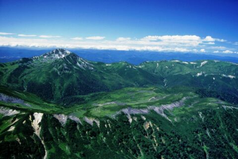 水晶岳から望む黒部五郎岳と雲ノ平