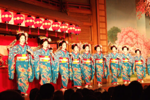 Maikos dancing at Miyako odori, April 19th 2006