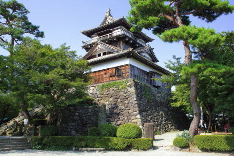丸岡城天守（坂井市丸岡町、2013年（平成25年）8月）