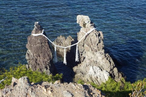 手結の夫婦岩。高知県香南市。