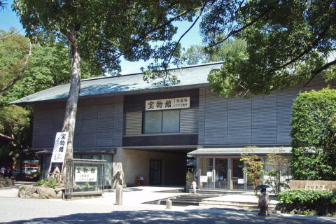 静岡県三島市にある三嶋大社の宝物館。