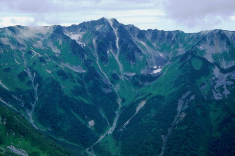 野口五郎岳から望む水晶岳