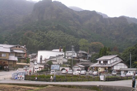 大川内山（おおかわちやま、佐賀県伊万里市)鍋島焼