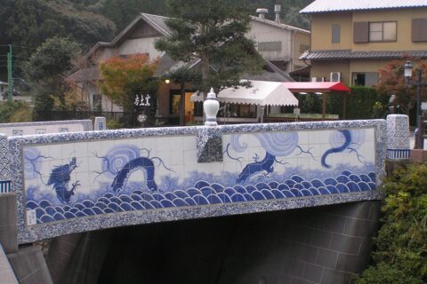 ​大川内山（おおかわちやま、佐賀県伊万里市)鍋島焼