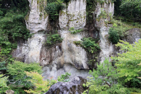 ​三尊石 - 那谷寺 琉美園