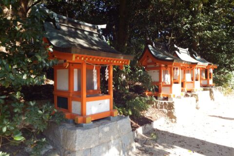 大山祇神社（手前より）石神社・稲荷神社・地神社・院内荒神社