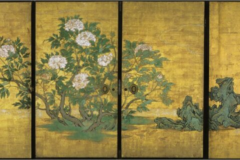Pivoine sur paravent du peintre Kanō Sanraku (17e siècle). Couleur or sur papier. 184x93.5.