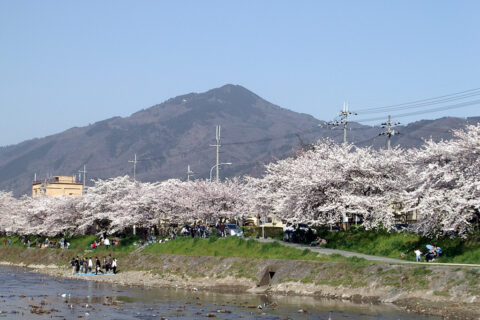 Mount Hiei seen from the WSW. Tanano River in the foreground.