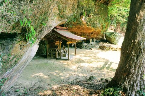 長崎県佐世保市にある福井洞窟。