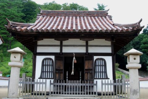 Shizutani school , Shizutani, Bizen, Okayama, Japan 1670-1701 閑谷学校、岡山県備前市閑谷 Mitsumasa Ikeda, Nagatada Tsuda 池田光政、津田永忠 旧閑谷学校講堂1701（国宝） 旧閑谷学校小斎、習芸斎・飲室、文庫、公門、石塀、聖廟、閑谷神社など（重要文化財） 椿山（御納所）1702 Nikon D40x
